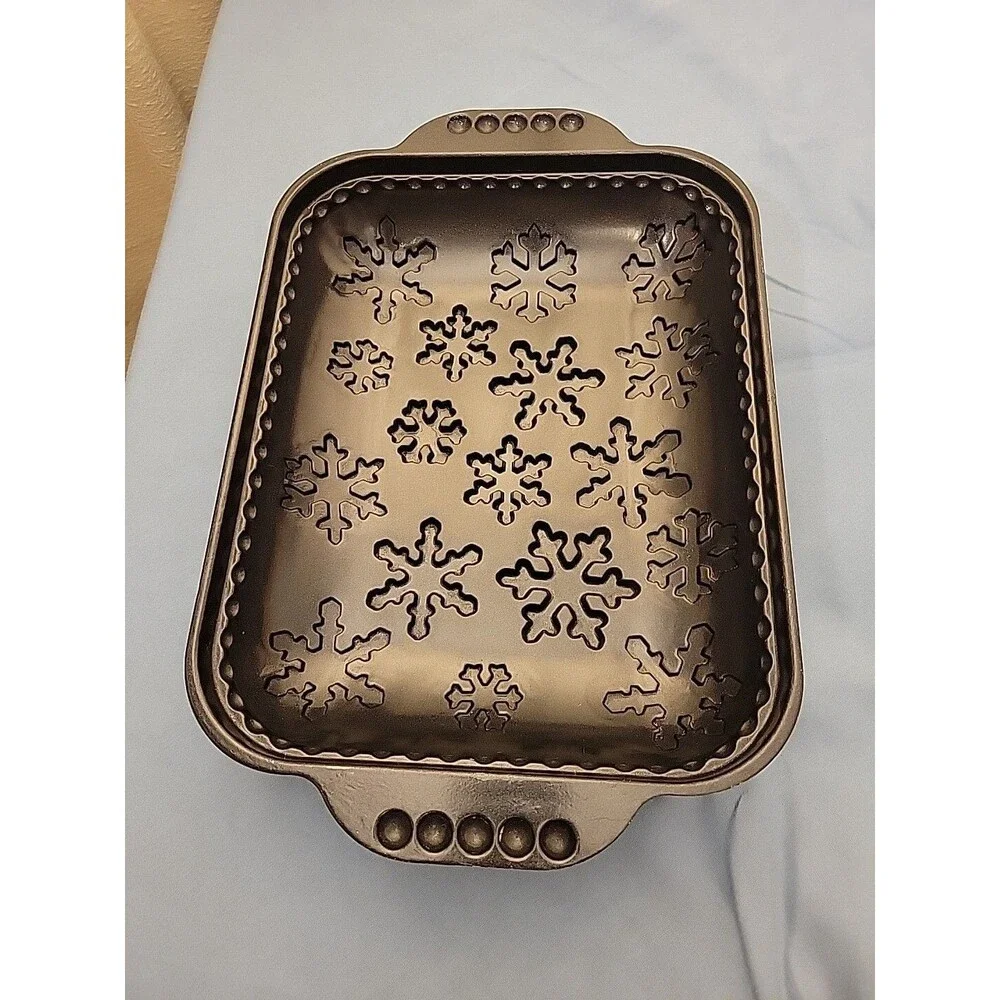 Nordic Ware Snowflake Winter Holiday Non-stick Cake Pan 10 Cup Capacity 13½x9x2½